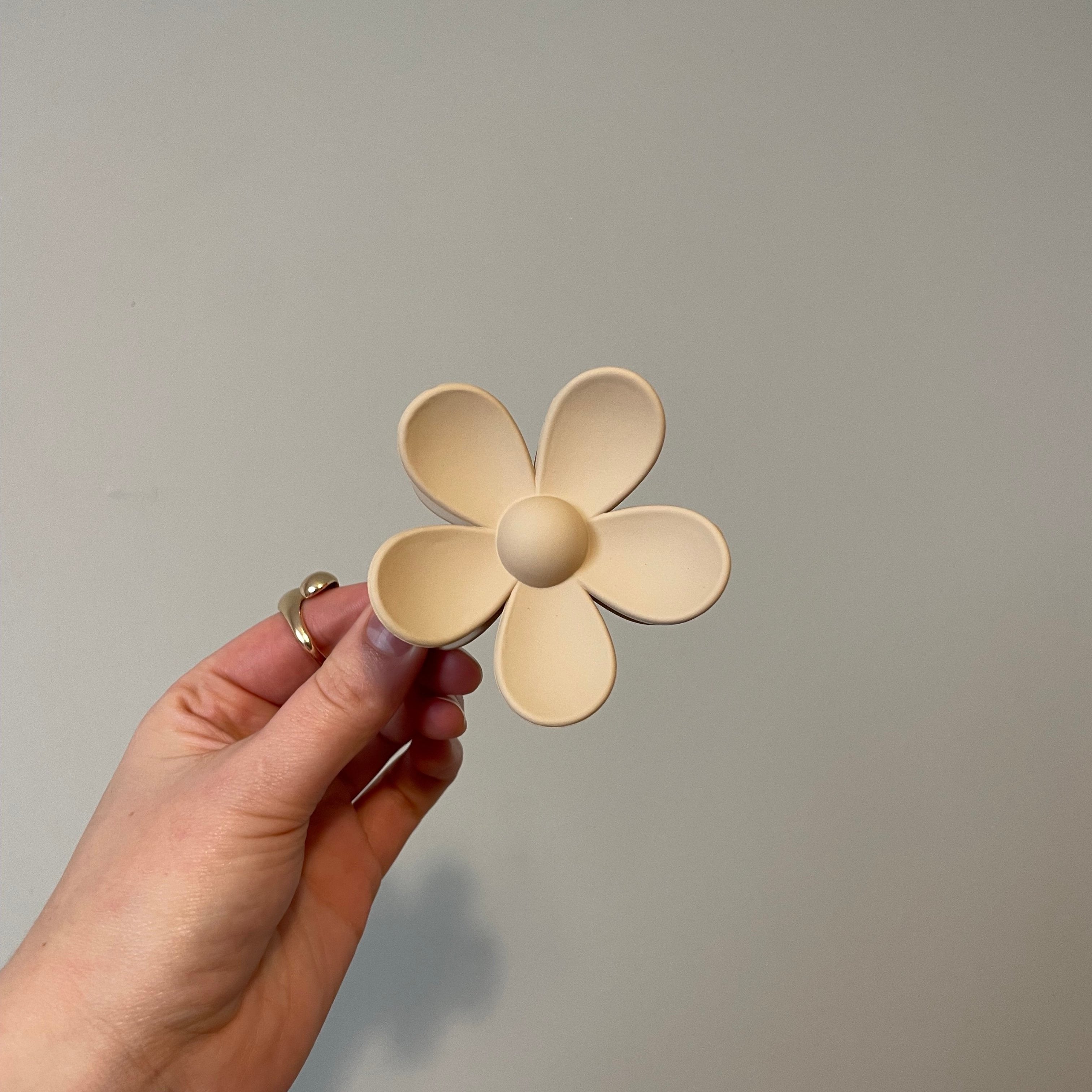 Nudes Flower Claw
