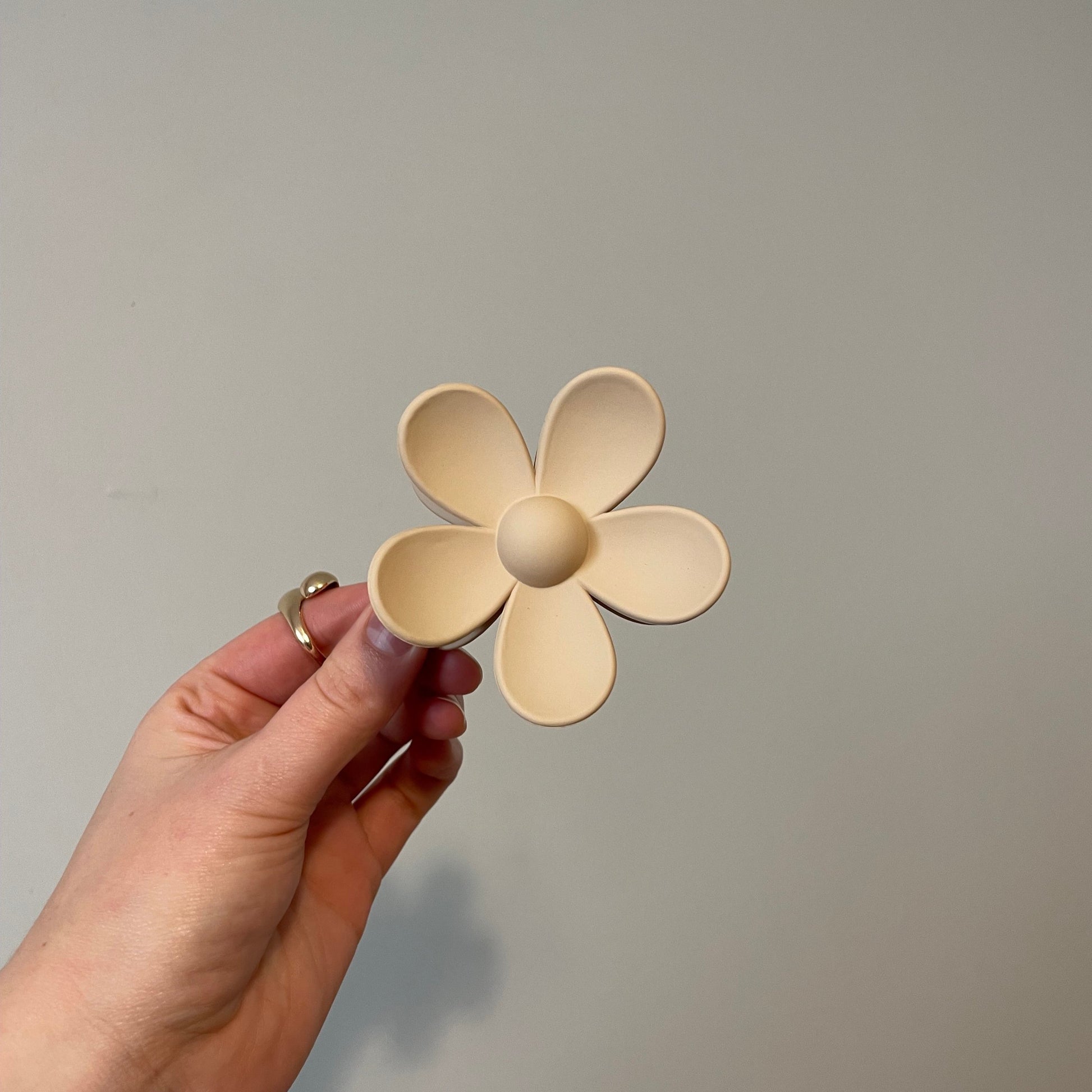 Nudes Flower Claw