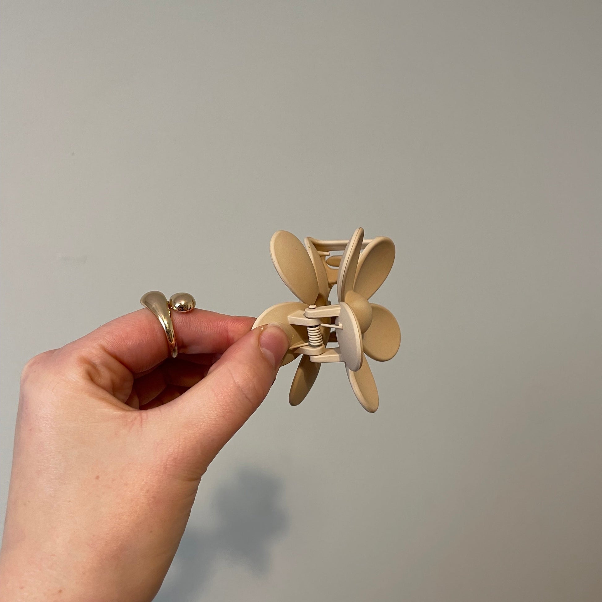 Nudes Flower Claw