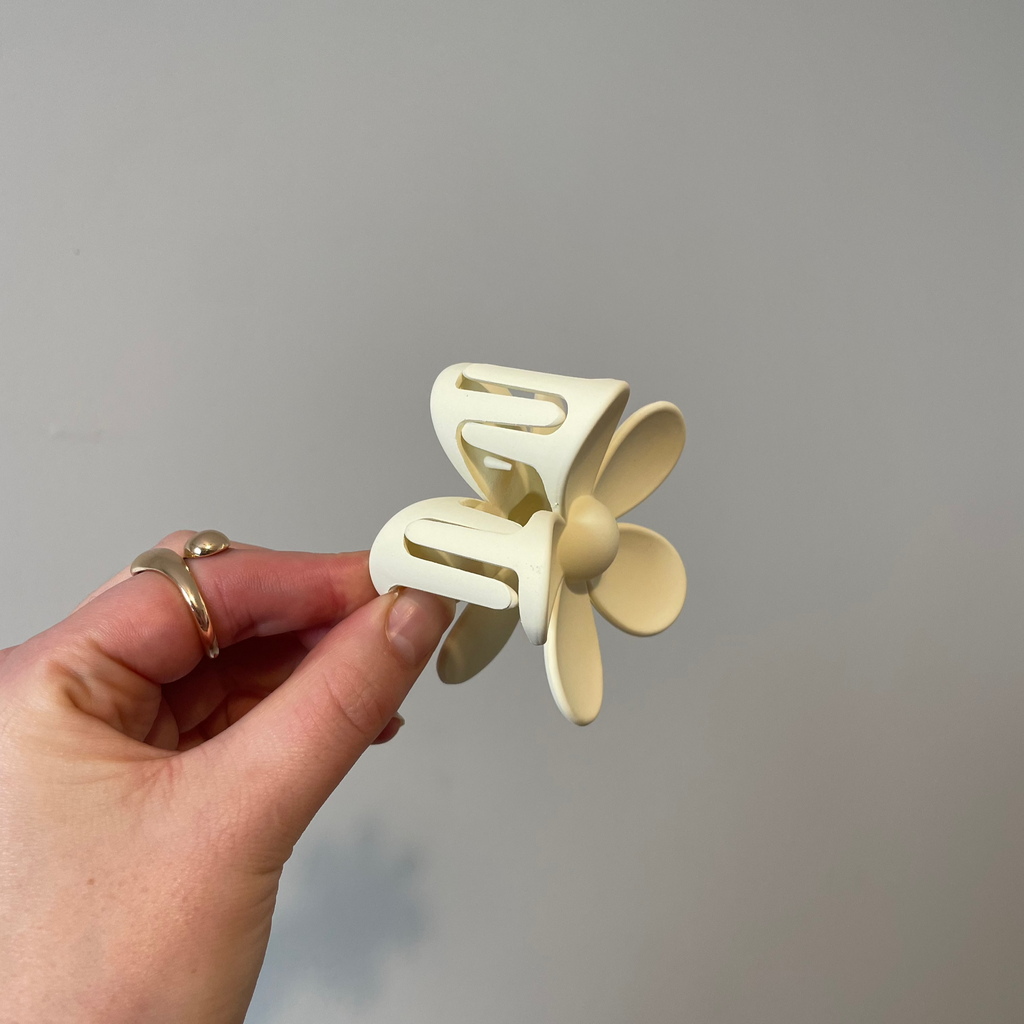 Cream Flower Claw