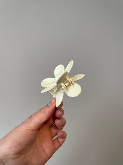 Cream Flower Claw