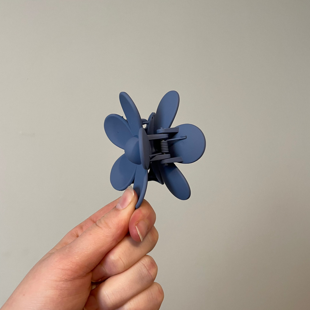 Dark Blue Flower Claw